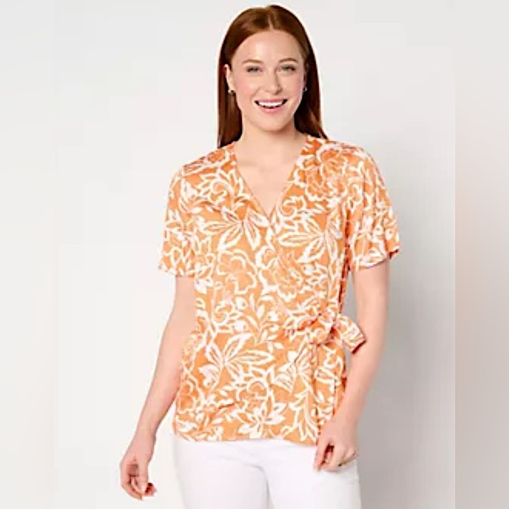 AnyBody Printed Short Sleeve Faux Wrap Woven Top! Size 1X.